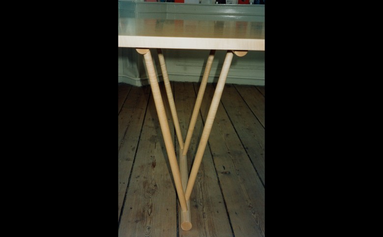 Spisebord i ahorntræ - Arkitekturværkstedet - Hans Peter Hagens - Arkitekt - København