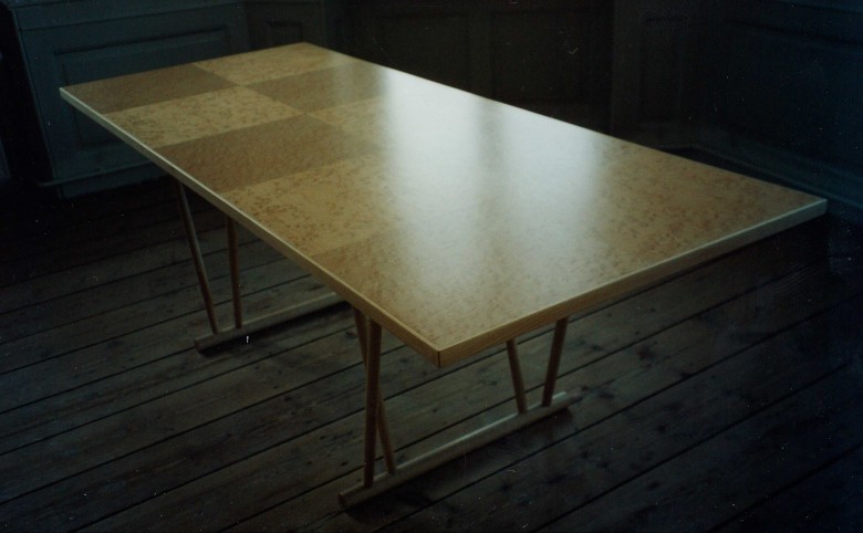 Spisebord i ahorntræ - Arkitekturværkstedet - Hans Peter Hagens - Arkitekt - København